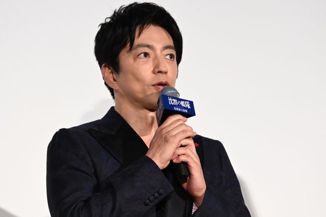 上戸彩、チラリ肩見せ 美麗ドレス披露『沈黙の艦隊　北極海大海戦』初日舞台挨拶（19枚目）