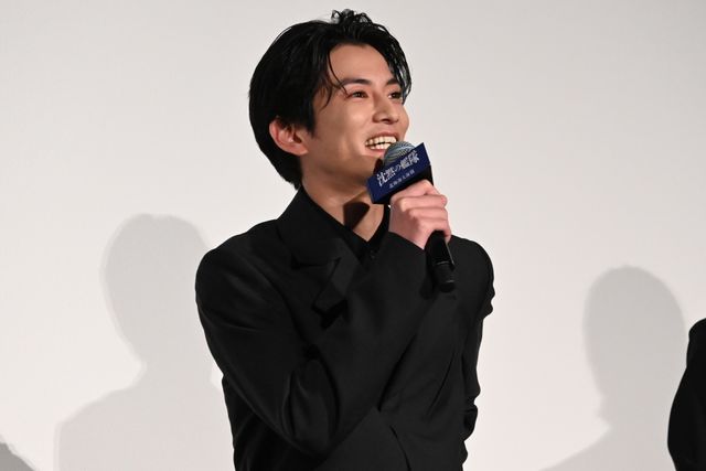 上戸彩、チラリ肩見せ 美麗ドレス披露『沈黙の艦隊　北極海大海戦』初日舞台挨拶（25枚目）