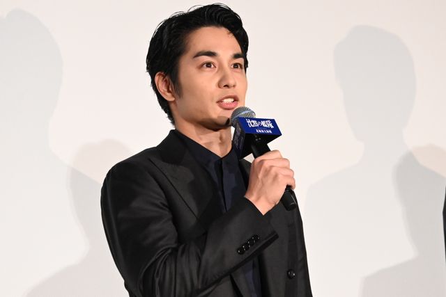 上戸彩、チラリ肩見せ 美麗ドレス披露『沈黙の艦隊　北極海大海戦』初日舞台挨拶（30枚目）