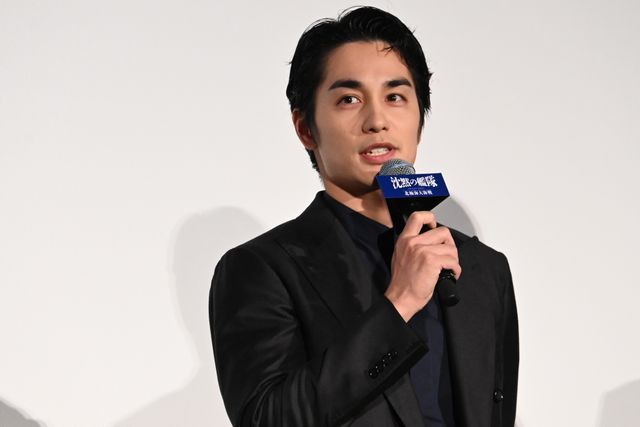 上戸彩、チラリ肩見せ 美麗ドレス披露『沈黙の艦隊　北極海大海戦』初日舞台挨拶（33枚目）