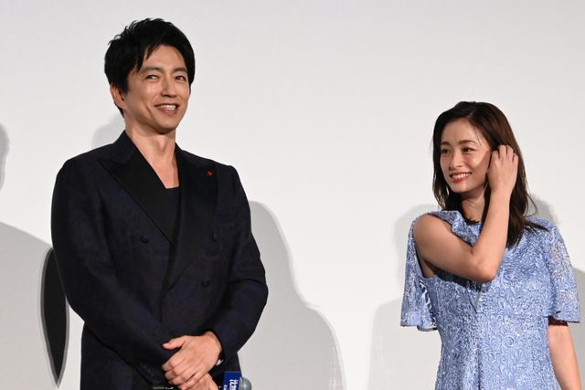 上戸彩、チラリ肩見せ 美麗ドレス披露『沈黙の艦隊　北極海大海戦』初日舞台挨拶（35枚目）