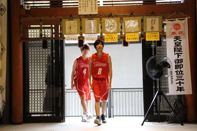 志尊淳＆佐野勇斗らユニフォーム姿で参拝！映画『走れ！T校バスケット部』大ヒット祈願（12枚目）