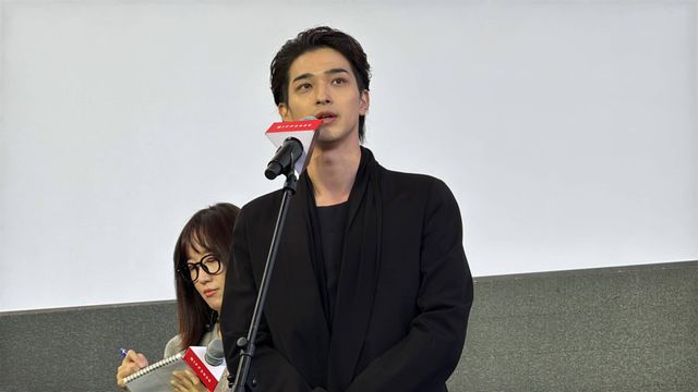 野外ステージの舞台挨拶にて横浜流星