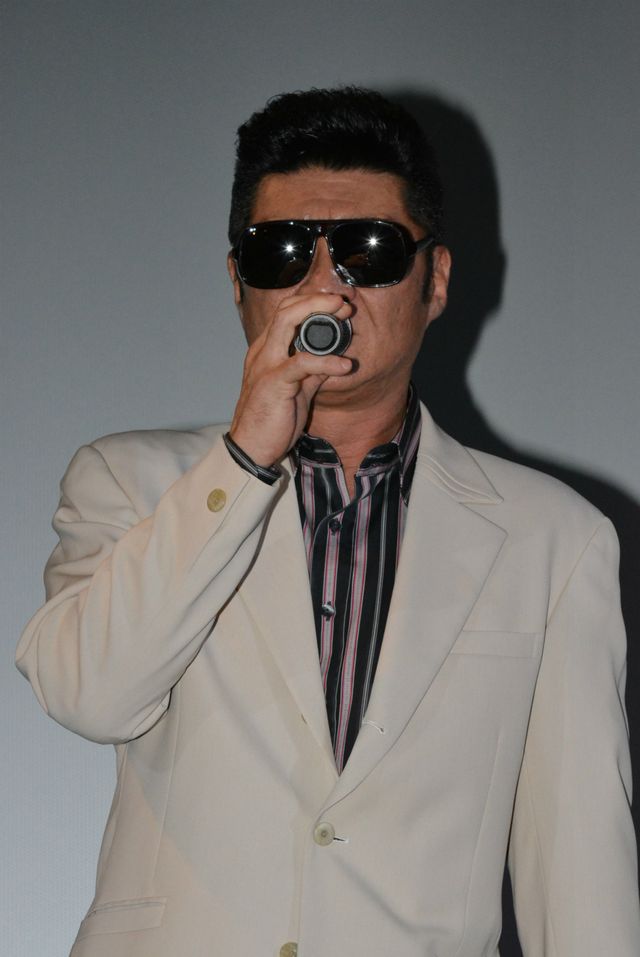 映画『二代目はニューハーフ』初日舞台あいさつ（2枚目）