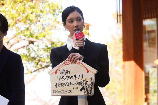 亀梨和也、菜々緒、三池崇史監督が餅つきに挑戦！『怪物の木こり』大ヒット祈願イベント（3枚目）