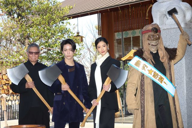 亀梨和也、菜々緒、三池崇史監督が餅つきに挑戦！『怪物の木こり』大ヒット祈願イベント（6枚目）