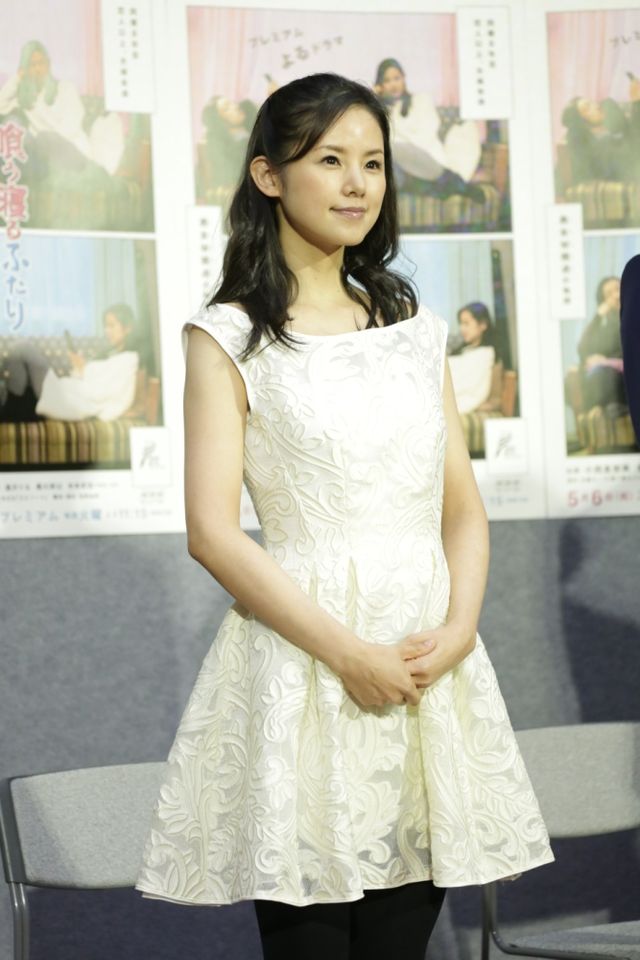 小西真奈美と金子ノブアキが腕を組んでニッコリ！　ドラマ「喰う寝るふたり 住むふたり」会見フォトギャラリー（2枚目）