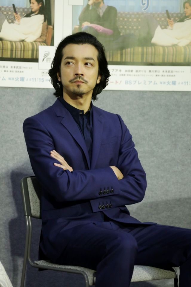 小西真奈美と金子ノブアキが腕を組んでニッコリ！　ドラマ「喰う寝るふたり 住むふたり」会見フォトギャラリー（4枚目）