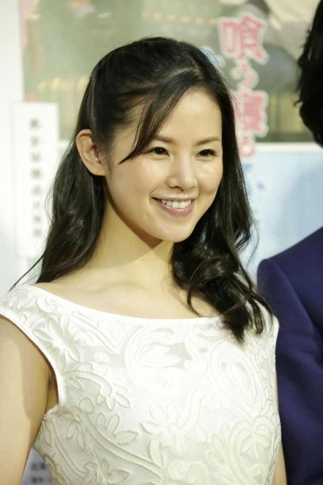 小西真奈美と金子ノブアキが腕を組んでニッコリ！　ドラマ「喰う寝るふたり 住むふたり」会見フォトギャラリー（7枚目）