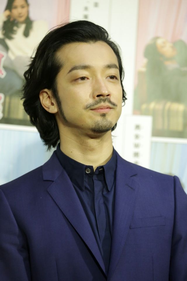 小西真奈美と金子ノブアキが腕を組んでニッコリ！　ドラマ「喰う寝るふたり 住むふたり」会見フォトギャラリー（8枚目）