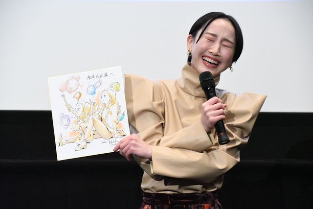 松井玲奈、色紙プレゼントに喜び絶叫！『魔女見習いをさがして』大ヒット御礼舞台あいさつ（10枚目）
