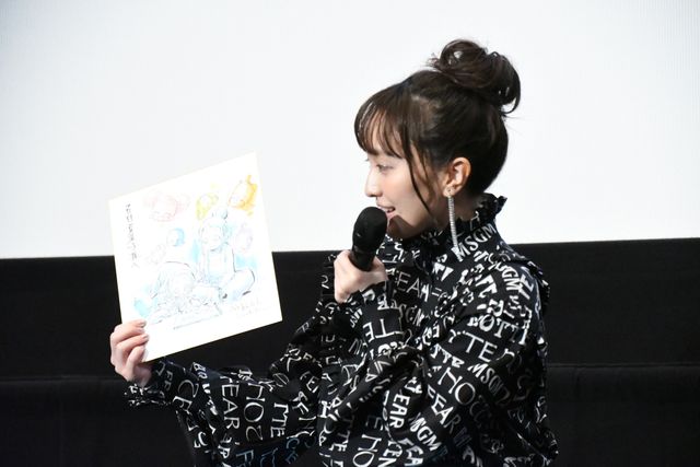松井玲奈、色紙プレゼントに喜び絶叫！『魔女見習いをさがして』大ヒット御礼舞台あいさつ（11枚目）