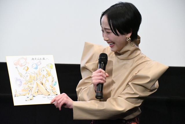 松井玲奈、色紙プレゼントに喜び絶叫！『魔女見習いをさがして』大ヒット御礼舞台あいさつ（18枚目）