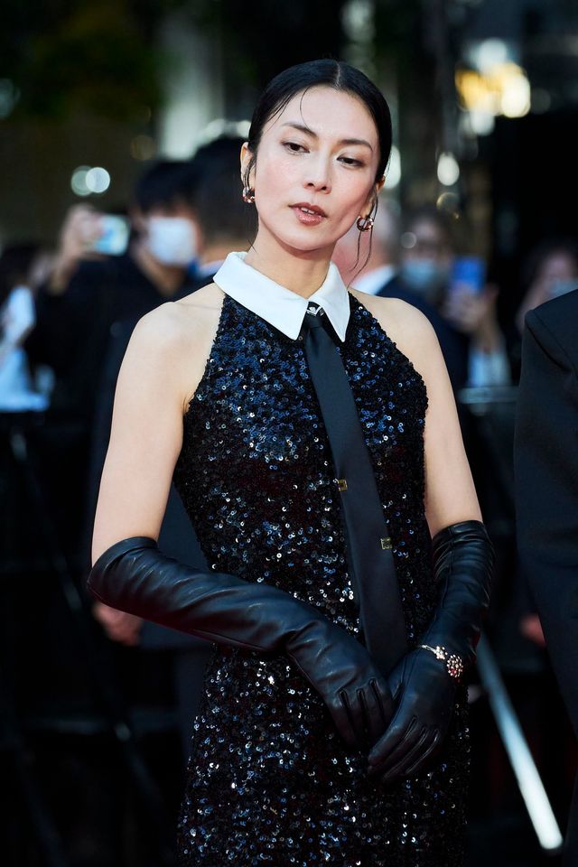 川口春奈、激変！奇抜ファッションでレッドカーペットに登場（3枚目）