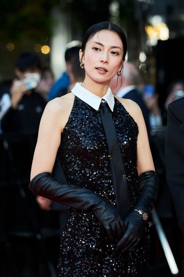 川口春奈、激変！奇抜ファッションでレッドカーペットに登場（4枚目）