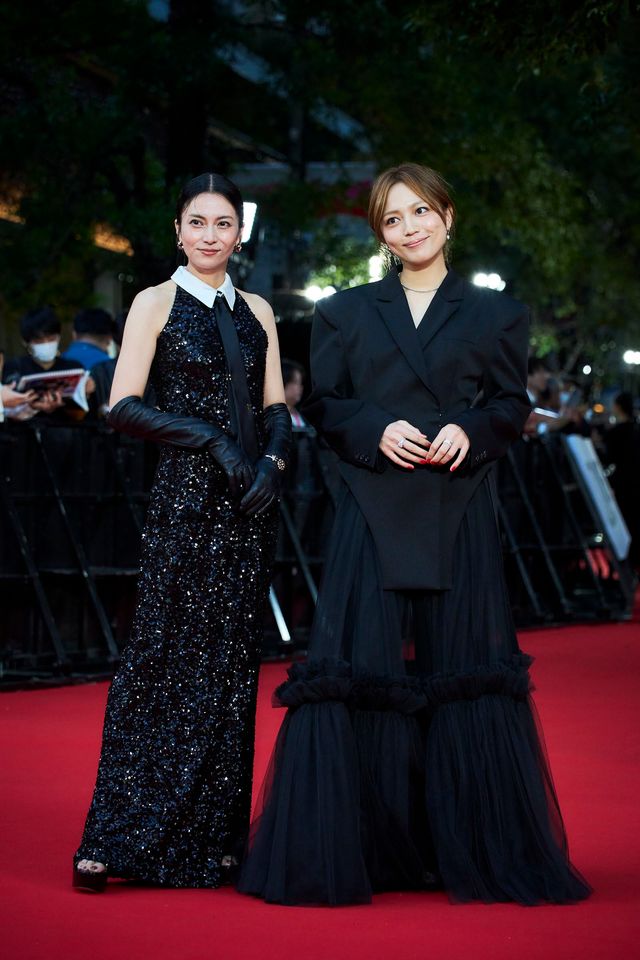 川口春奈、激変！奇抜ファッションでレッドカーペットに登場（6枚目）