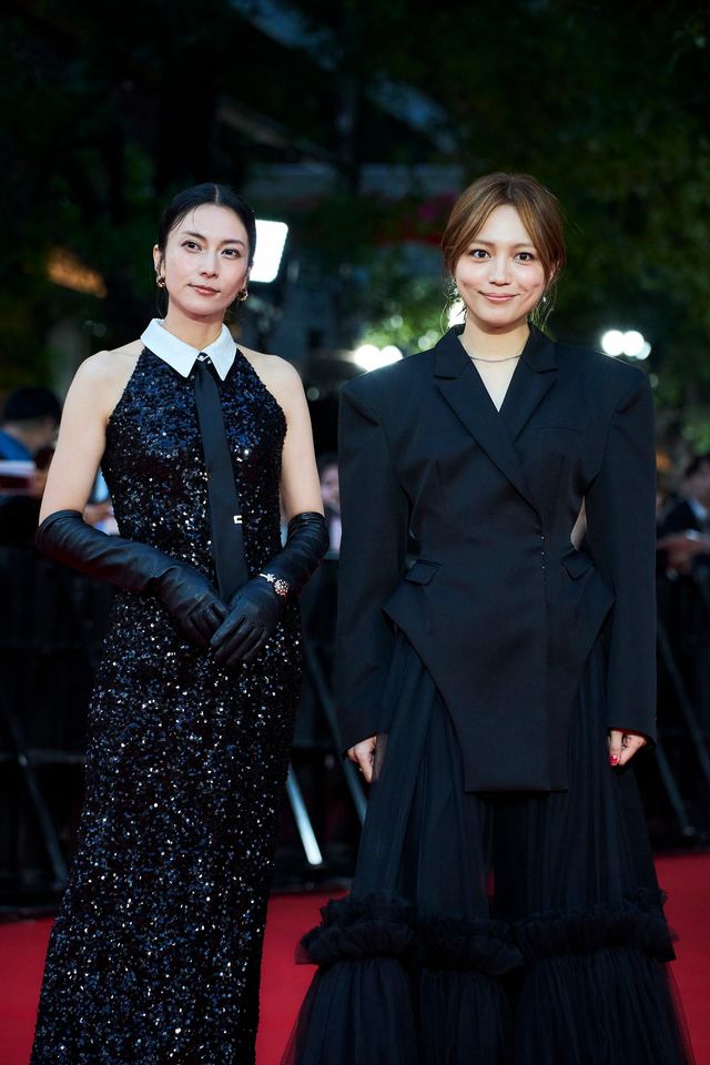 川口春奈、激変！奇抜ファッションでレッドカーペットに登場（8枚目）