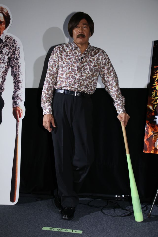 似てる？ニコラス・ケイジのマネをするモト冬樹　つけ髭＆かつらありバージョン（6枚目）