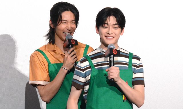 目黒蓮＆高橋文哉、半袖＆エプロンで登場！『SAKAMOTO DAYS』公開記念舞台あいさつ：フォトギャラリー