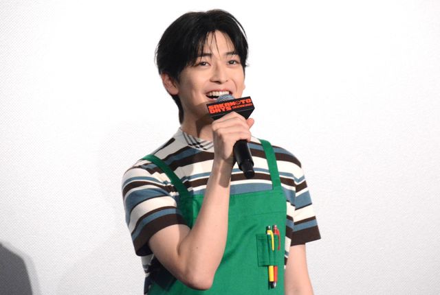 目黒蓮＆高橋文哉、半袖＆エプロンで登場！『SAKAMOTO DAYS』公開記念舞台あいさつ（3枚目）