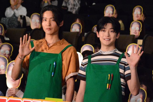 目黒蓮＆高橋文哉、半袖＆エプロンで登場！『SAKAMOTO DAYS』公開記念舞台あいさつ（5枚目）