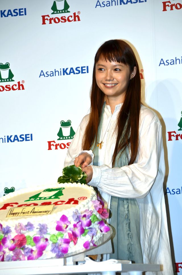 宮崎あおいがケーキカット！フォトギャラリー（3枚目）
