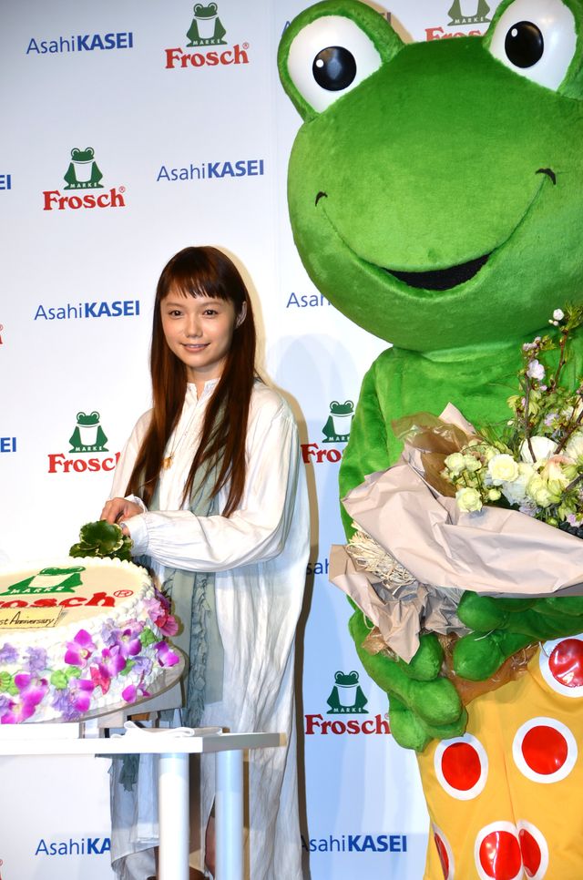 宮崎あおいがケーキカット！フォトギャラリー（5枚目）