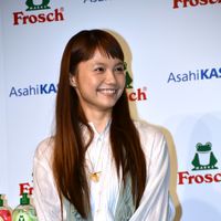 宮崎あおいがケーキカット フォトギャラリー シネマトゥデイ