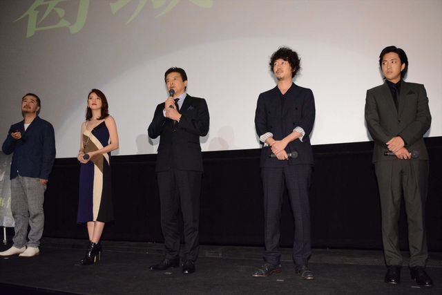 田中麗奈、大胆スリットドレスで登場！三浦友和主演『葛城事件』公開初日フォトギャラリー（2枚目）