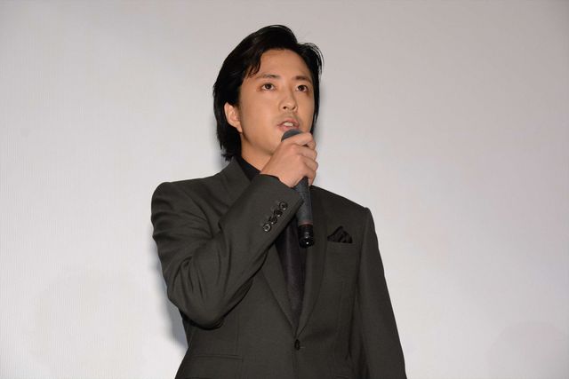 田中麗奈、大胆スリットドレスで登場！三浦友和主演『葛城事件』公開初日フォトギャラリー（11枚目）