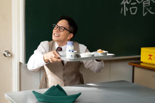 せんべい汁にうっとり…『おいしい給食　炎の修学旅行』新場面写真（2枚目）