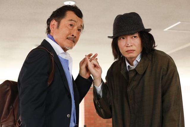 「死神さん2」の田中圭と第1話で相棒役を務める吉田鋼太郎