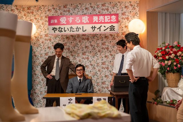 変わった場所でサイン会が開かれ…「あんぱん」第22週「愛するカタチ」第108回：フォトギャラリー