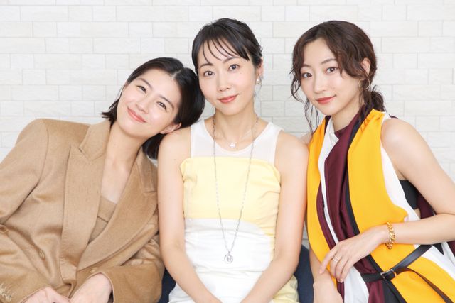 輝く美しさ！木南晴夏＆佐久間由衣＆武田玲奈“三姉妹”撮りおろし＜3ショット＆ソロ8枚＞（2枚目）
