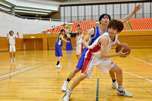 バスケの試合会場に不審な男が…「仮面ライダーガヴ」第29話場面カット（2枚目）