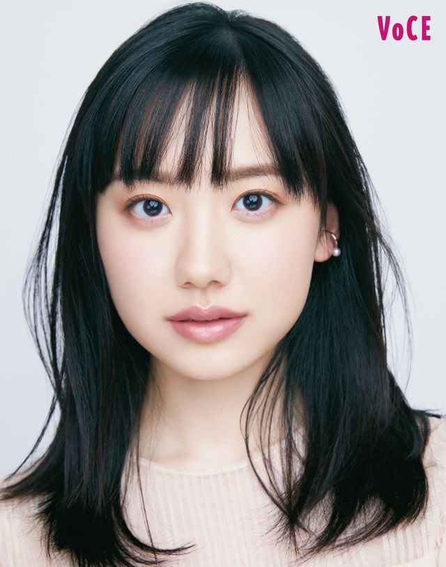 VOCE」2月号の芦田愛菜：フォトギャラリー｜シネマトゥデイ