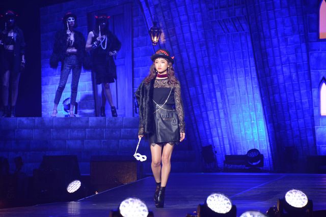 石田ニコル、筧美和子、新川優愛ら人気モデルがコスプレでパレード！　横浜で大規模ハロウィンイベント初開催　画像ギャラリー（27枚目）