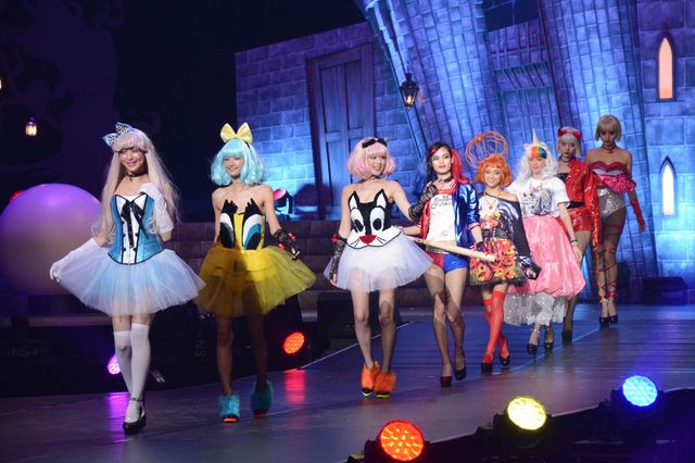 石田ニコル、筧美和子、新川優愛ら人気モデルがコスプレでパレード！　横浜で大規模ハロウィンイベント初開催　画像ギャラリー（37枚目）