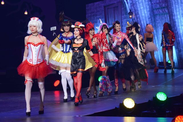 石田ニコル、筧美和子、新川優愛ら人気モデルがコスプレでパレード！　横浜で大規模ハロウィンイベント初開催　画像ギャラリー（39枚目）