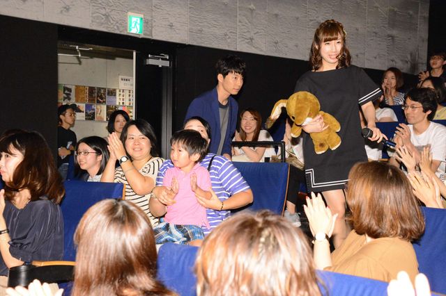 星野源とチェブラーシカ！『ちえりとチェリー』初日舞台あいさつ写真ギャラリー（12枚目）