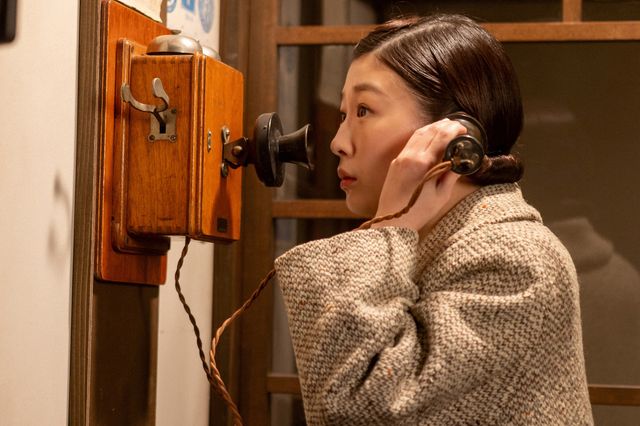 花岡（岩田剛典）から電話が…「虎に翼」第31回の場面写真：フォトギャラリー