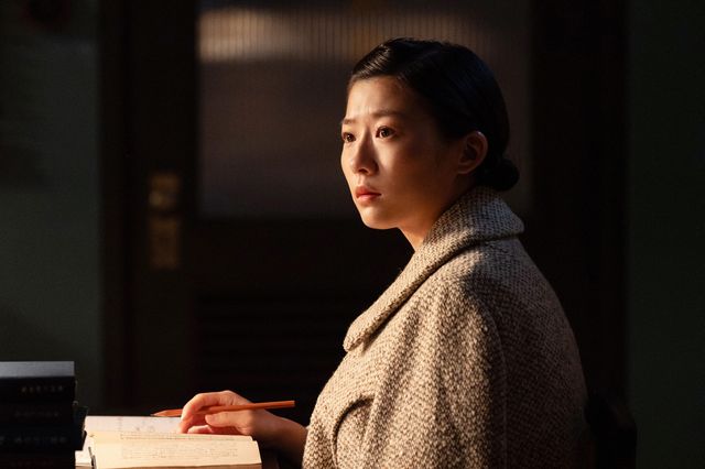 花岡（岩田剛典）から電話が…「虎に翼」第31回の場面写真（4枚目）