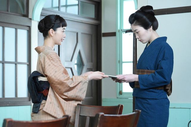 【画像10枚】朝ドラ「風、薫る」りん（見上愛）はツヤ（東野絢香）を支えて…第63回場面写真：フォトギャラリー