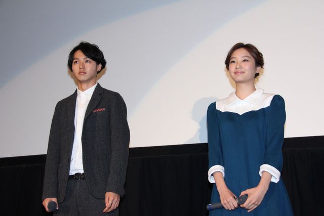 名作ラブストーリーのあのシーンを再現！映画『ジンクス!!!』初日舞台あいさつフォトギャラリー（3枚目）