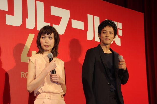 戸田恵梨香のペースに押され気味な松坂桃李『エイプリルフールズ』試写会イベントフォトギャラリー（4枚目）