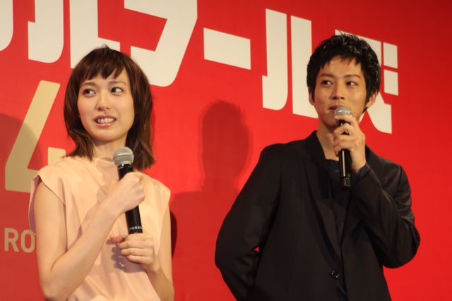 戸田恵梨香のペースに押され気味な松坂桃李『エイプリルフールズ』試写会イベントフォトギャラリー（5枚目）
