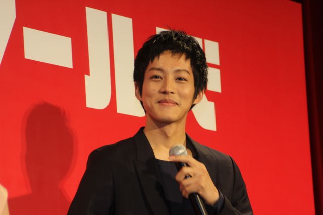 戸田恵梨香のペースに押され気味な松坂桃李『エイプリルフールズ』試写会イベントフォトギャラリー（6枚目）