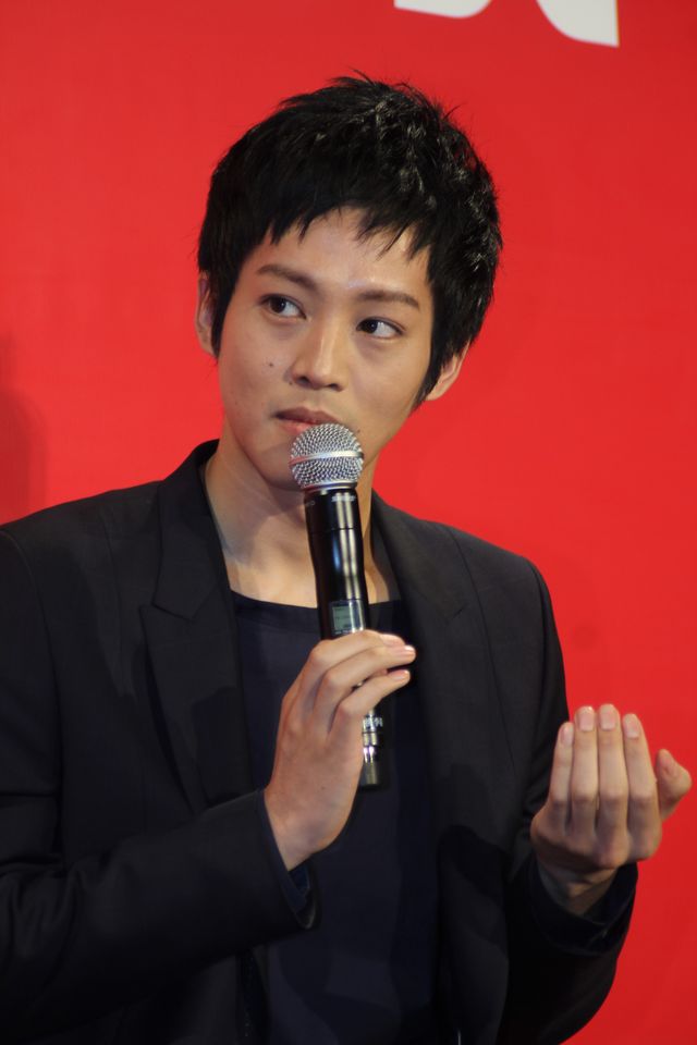 戸田恵梨香のペースに押され気味な松坂桃李『エイプリルフールズ』試写会イベントフォトギャラリー（8枚目）