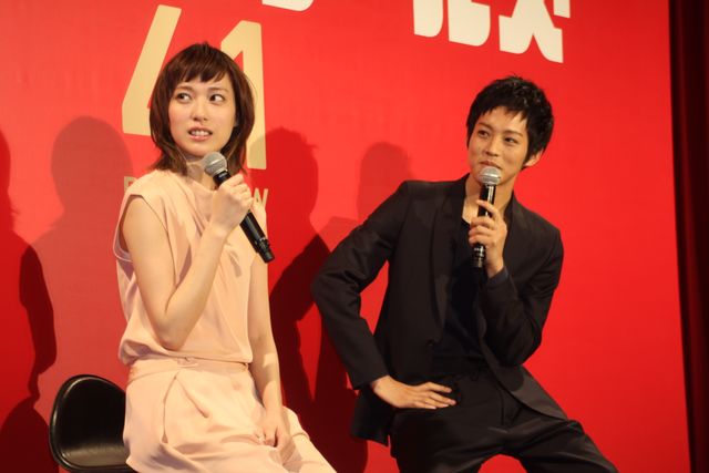 戸田恵梨香のペースに押され気味な松坂桃李『エイプリルフールズ』試写会イベントフォトギャラリー（10枚目）