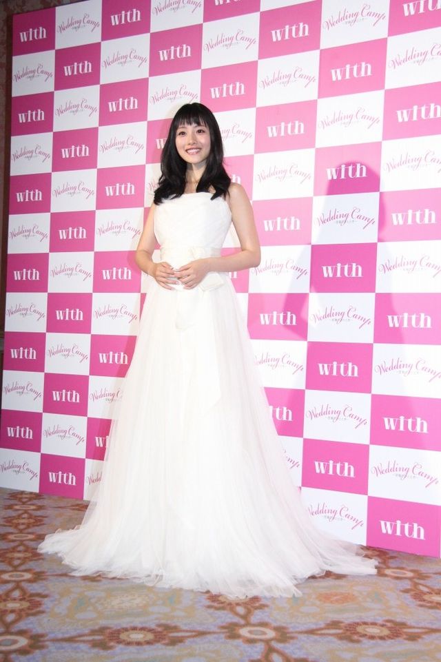 石原さとみ、純白ウェディングドレス姿を披露！フォトギャラリー（6枚目）